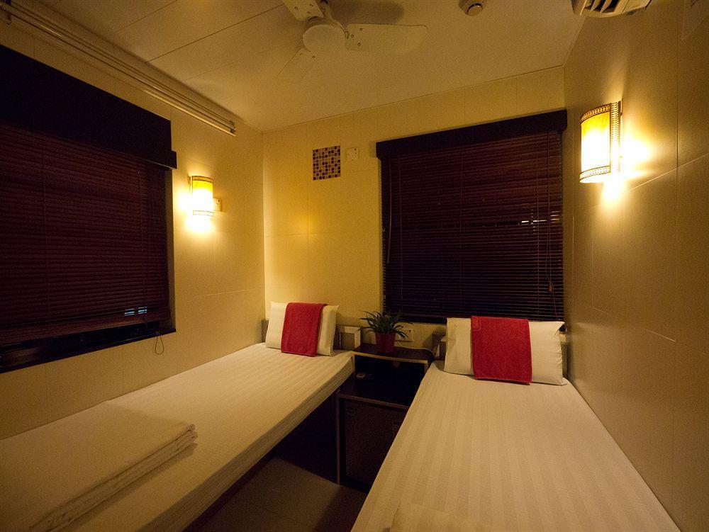 New Fortunate Guest House A1 Гонконг Экстерьер фото